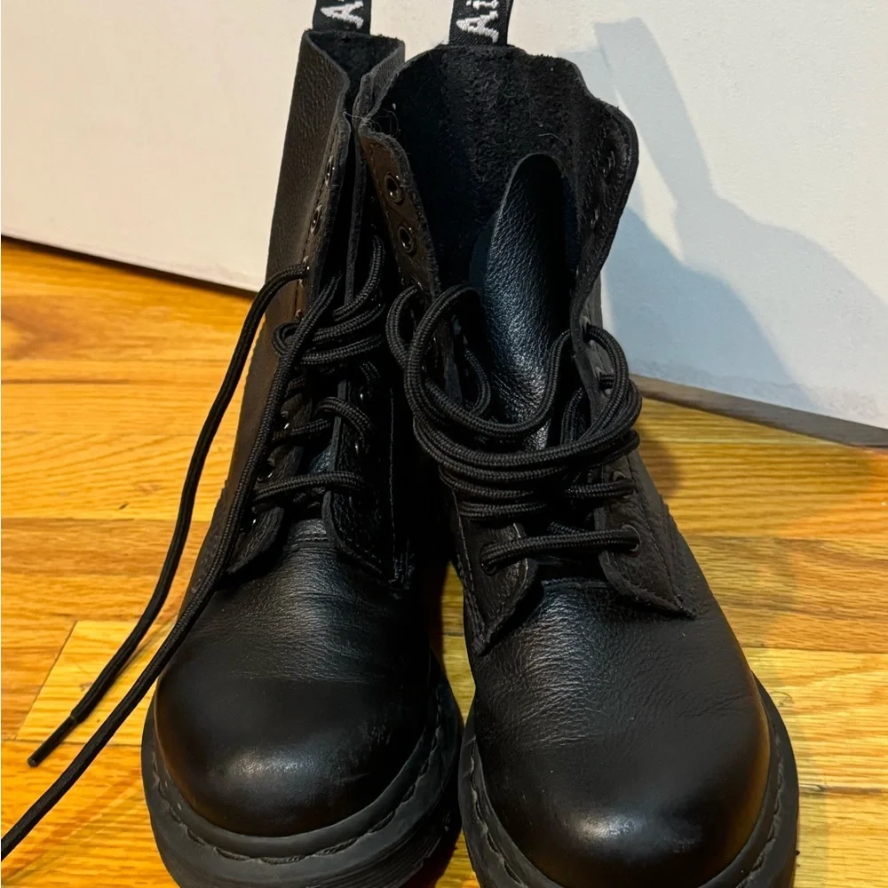 ALL BLACK Dr Martens Pascal mono 🥾